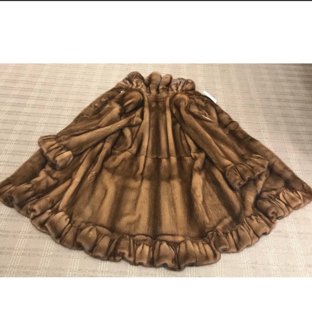 BEAUTIFUL BROWN MINK COAT!